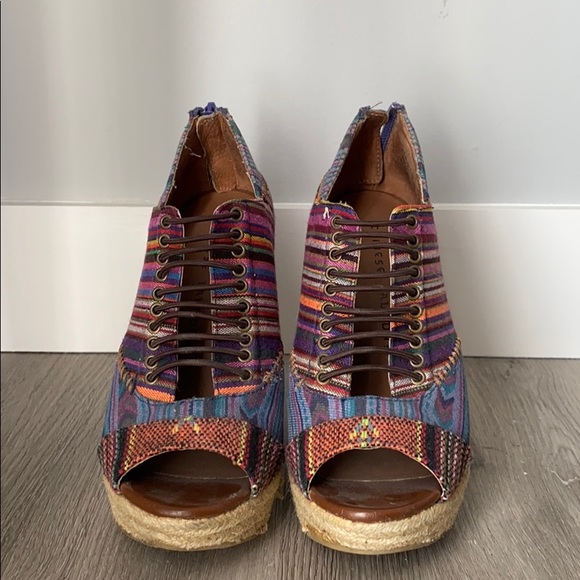 Chinese Laundry Wedges - Picture 3 of 3